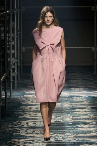 Look 16
